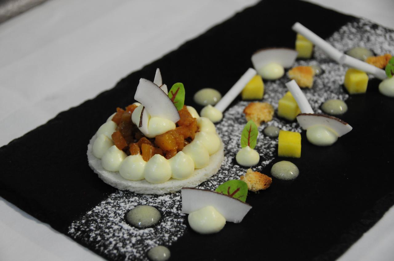 Hotel Restaurant Pavillon Bleu Olivet  Exterior foto